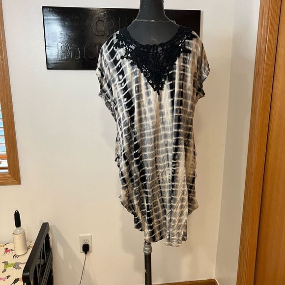 Ella and Kate medium hi low blouse bin s - Picture 3 of 5